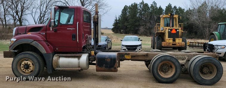 image for item NV9795 2010 International WorkStar 7600 truck cab and chassis