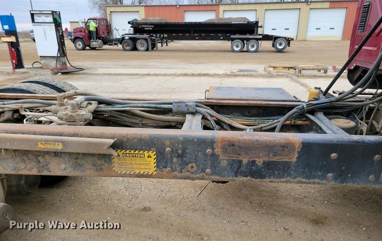 image for item NV9795 2010 International WorkStar 7600 truck cab and chassis