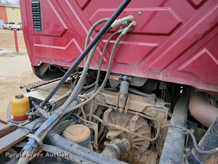 image for item NV9795 2010 International WorkStar 7600 truck cab and chassis