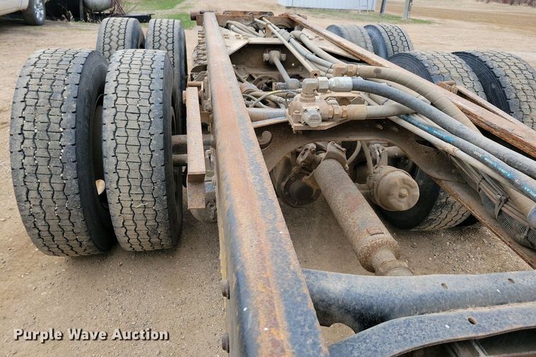 image for item NV9795 2010 International WorkStar 7600 truck cab and chassis