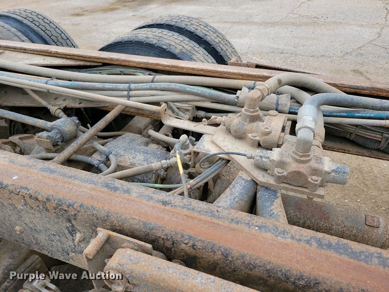 image for item NV9795 2010 International WorkStar 7600 truck cab and chassis