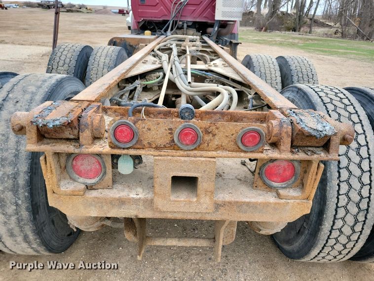 image for item NV9795 2010 International WorkStar 7600 truck cab and chassis