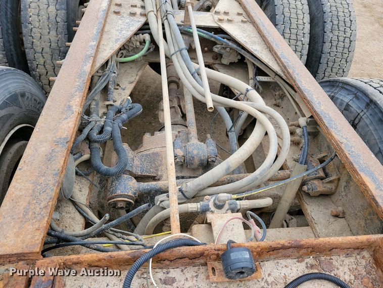 image for item NV9795 2010 International WorkStar 7600 truck cab and chassis