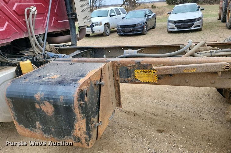 image for item NV9795 2010 International WorkStar 7600 truck cab and chassis