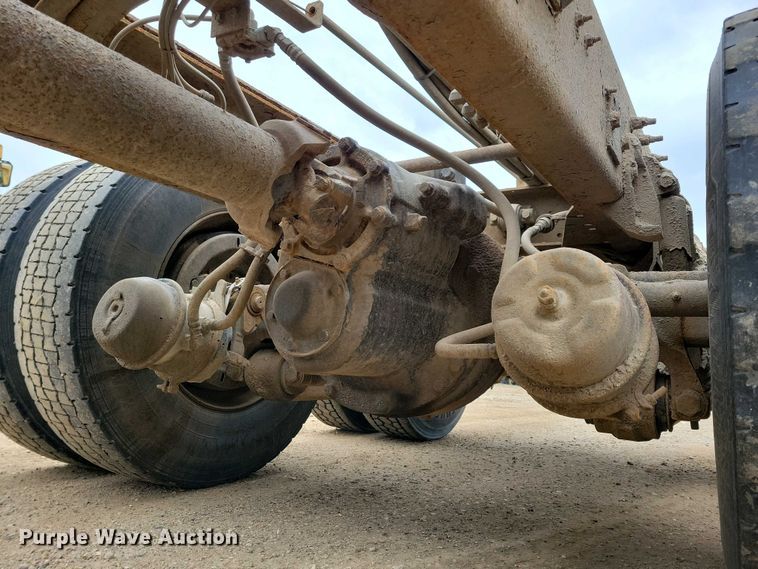 image for item NV9795 2010 International WorkStar 7600 truck cab and chassis