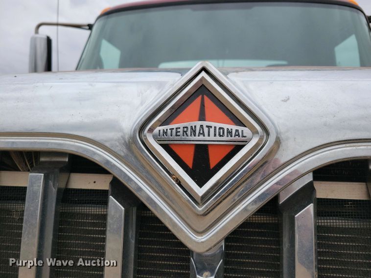 image for item NV9795 2010 International WorkStar 7600 truck cab and chassis