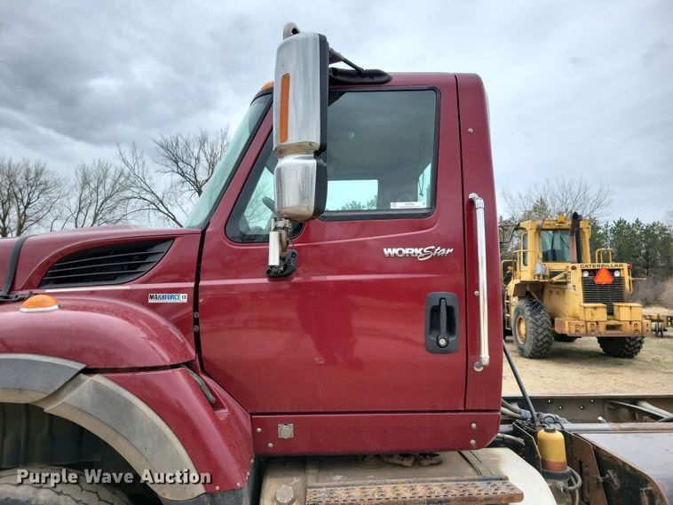 image for item NV9795 2010 International WorkStar 7600 truck cab and chassis