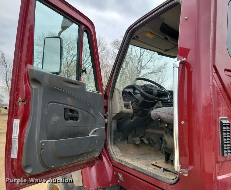 image for item NV9795 2010 International WorkStar 7600 truck cab and chassis