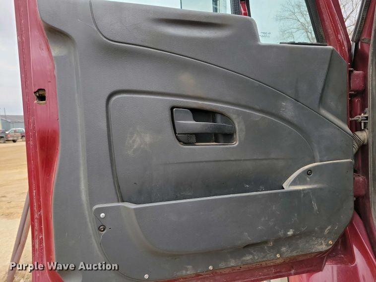 image for item NV9795 2010 International WorkStar 7600 truck cab and chassis