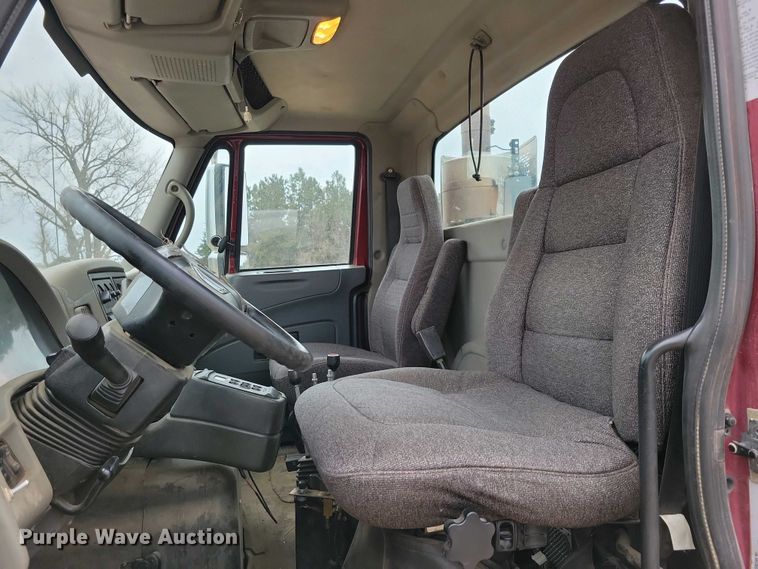 image for item NV9795 2010 International WorkStar 7600 truck cab and chassis