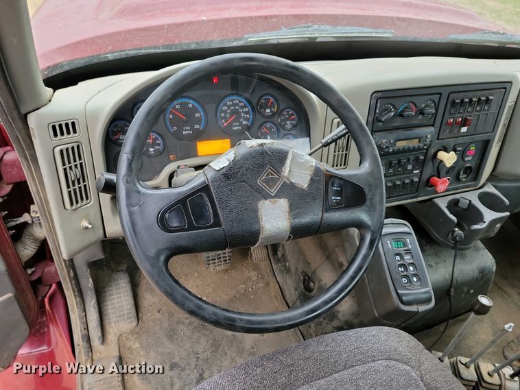 image for item NV9795 2010 International WorkStar 7600 truck cab and chassis