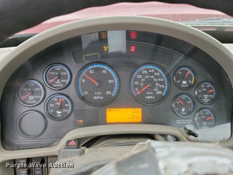 image for item NV9795 2010 International WorkStar 7600 truck cab and chassis