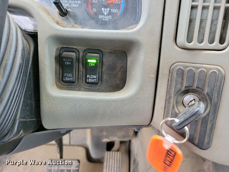 image for item NV9795 2010 International WorkStar 7600 truck cab and chassis