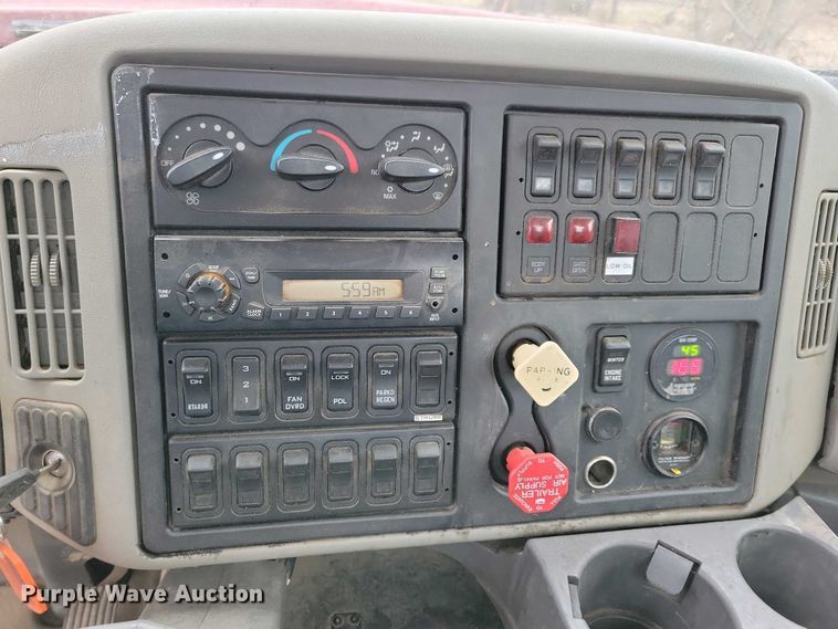 image for item NV9795 2010 International WorkStar 7600 truck cab and chassis