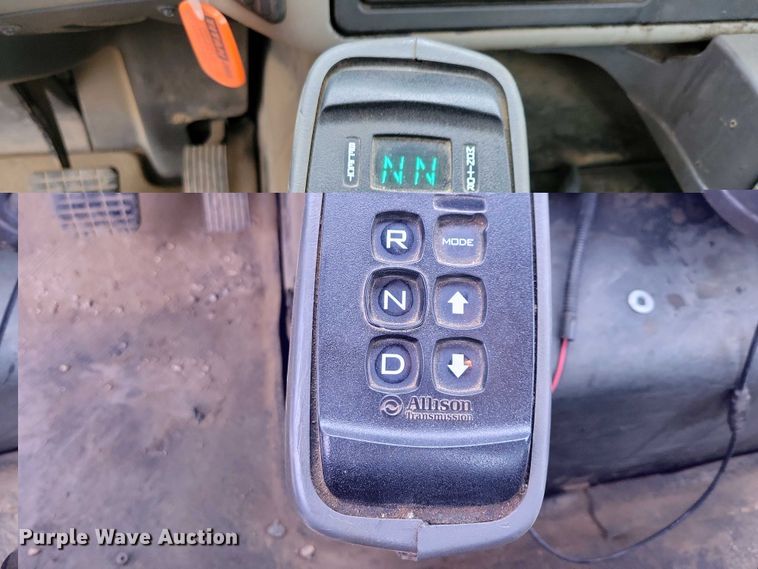 image for item NV9795 2010 International WorkStar 7600 truck cab and chassis