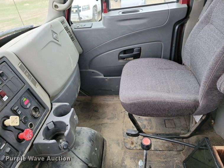 image for item NV9795 2010 International WorkStar 7600 truck cab and chassis