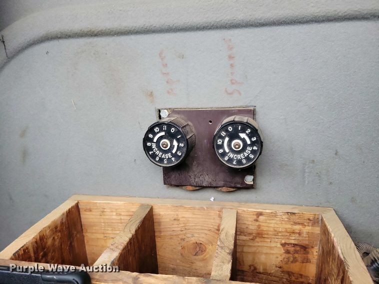 image for item NV9795 2010 International WorkStar 7600 truck cab and chassis