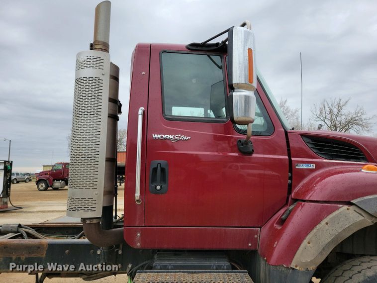 image for item NV9795 2010 International WorkStar 7600 truck cab and chassis