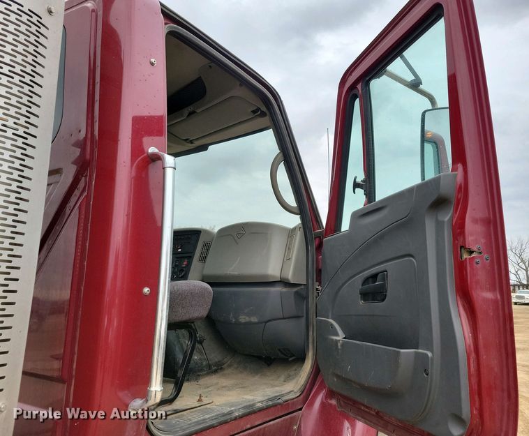 image for item NV9795 2010 International WorkStar 7600 truck cab and chassis