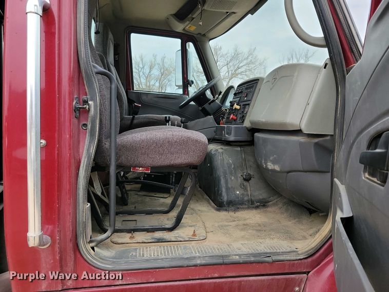 image for item NV9795 2010 International WorkStar 7600 truck cab and chassis