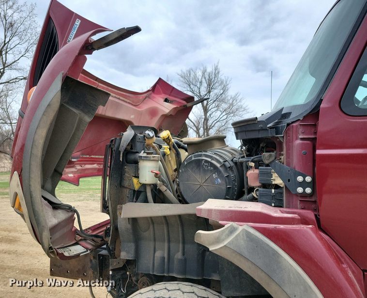 image for item NV9795 2010 International WorkStar 7600 truck cab and chassis