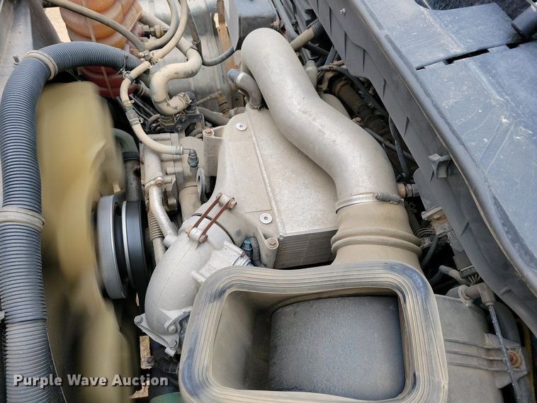 image for item NV9795 2010 International WorkStar 7600 truck cab and chassis