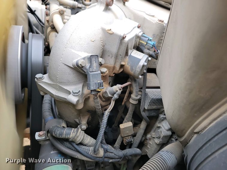 image for item NV9795 2010 International WorkStar 7600 truck cab and chassis