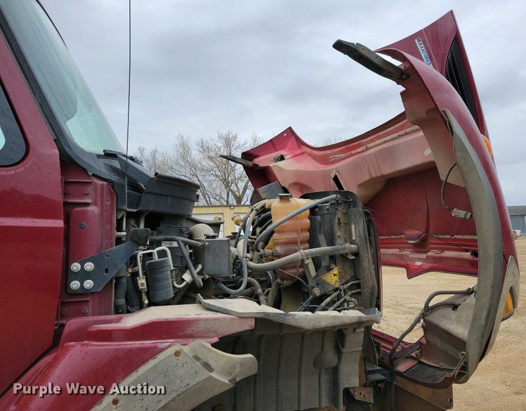 image for item NV9795 2010 International WorkStar 7600 truck cab and chassis