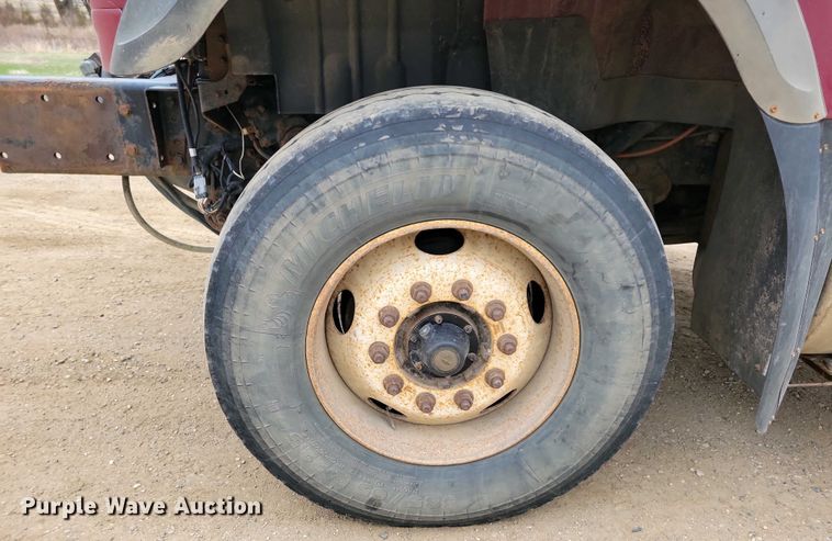 image for item NV9795 2010 International WorkStar 7600 truck cab and chassis