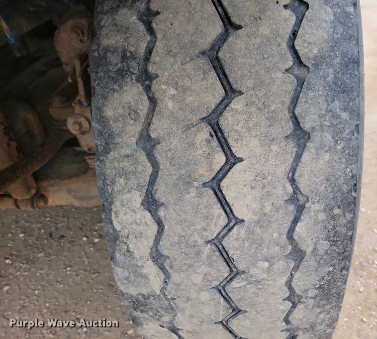 image for item NV9795 2010 International WorkStar 7600 truck cab and chassis