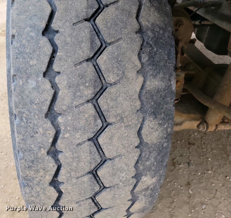 image for item NV9795 2010 International WorkStar 7600 truck cab and chassis