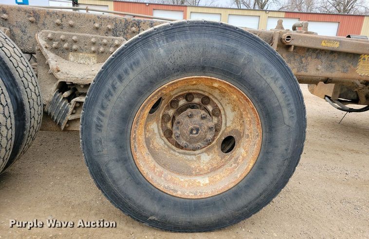 image for item NV9795 2010 International WorkStar 7600 truck cab and chassis