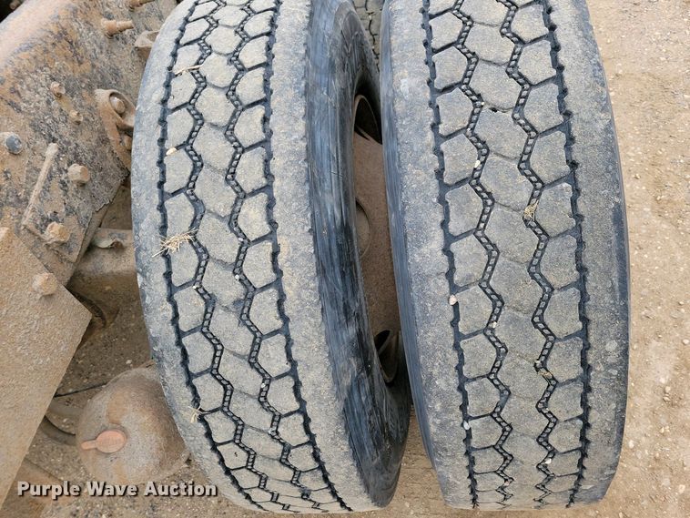 image for item NV9795 2010 International WorkStar 7600 truck cab and chassis