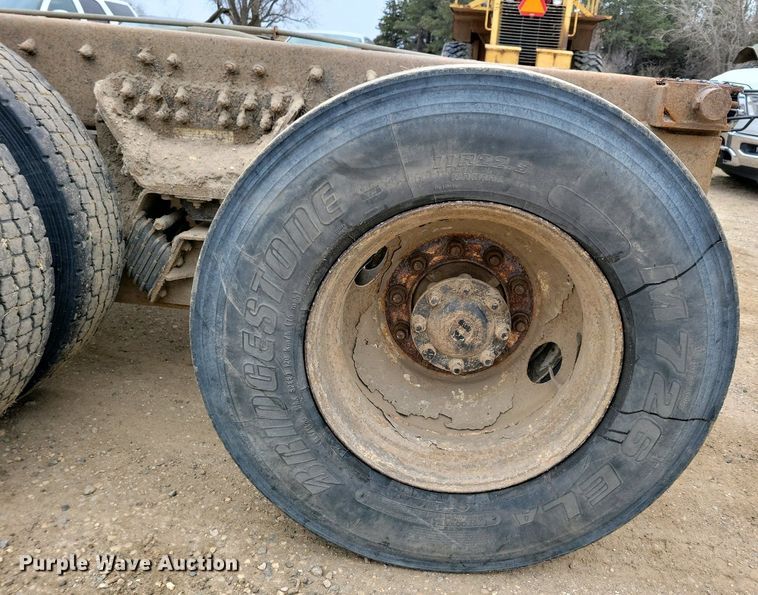 image for item NV9795 2010 International WorkStar 7600 truck cab and chassis