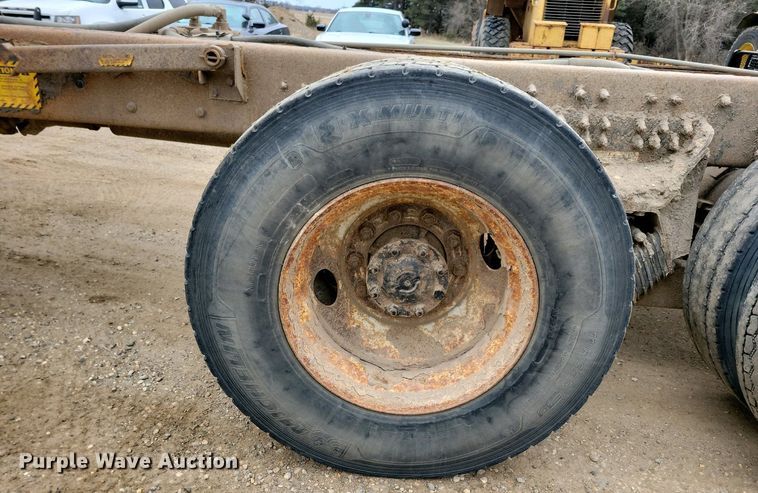 image for item NV9795 2010 International WorkStar 7600 truck cab and chassis