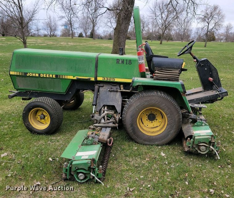 image for item NV9805 John Deere 3325 reel mower