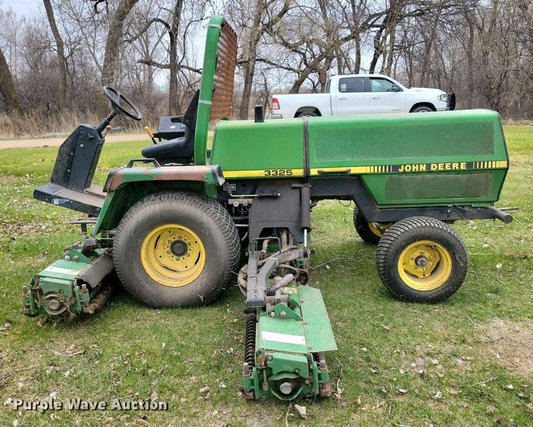 image for item NV9805 John Deere 3325 reel mower