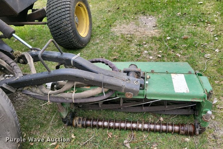 image for item NV9805 John Deere 3325 reel mower
