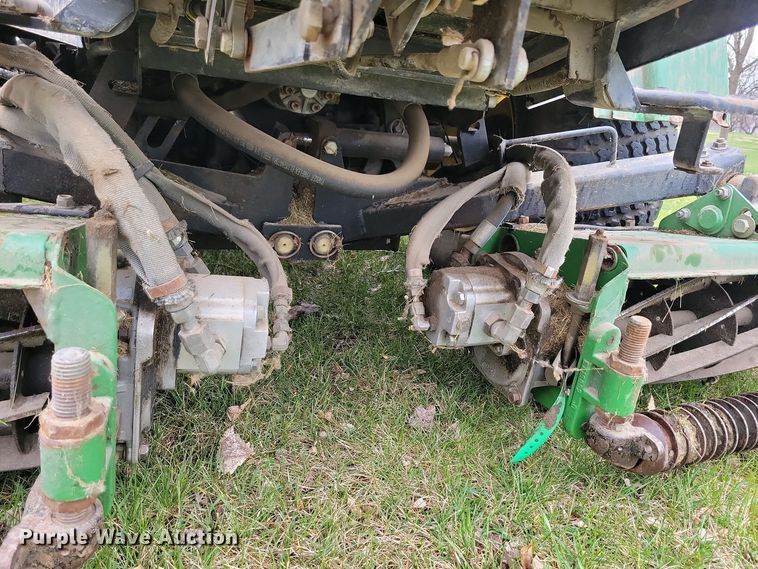 image for item NV9805 John Deere 3325 reel mower