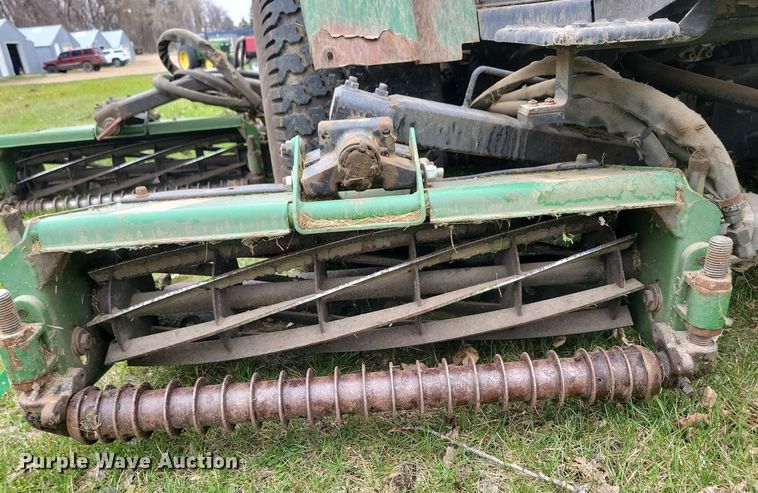 image for item NV9805 John Deere 3325 reel mower