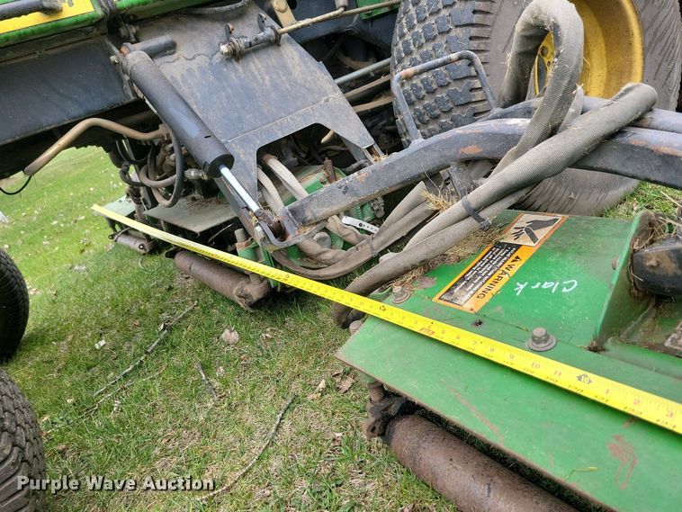 image for item NV9805 John Deere 3325 reel mower
