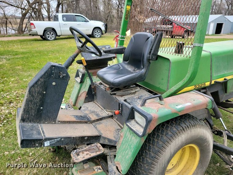 image for item NV9805 John Deere 3325 reel mower