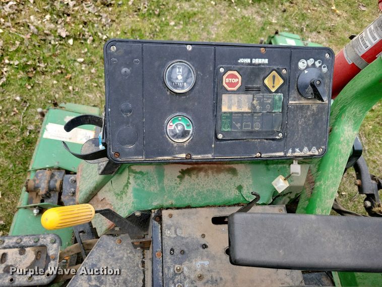 image for item NV9805 John Deere 3325 reel mower