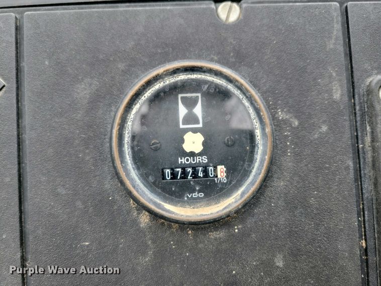 image for item NV9805 John Deere 3325 reel mower