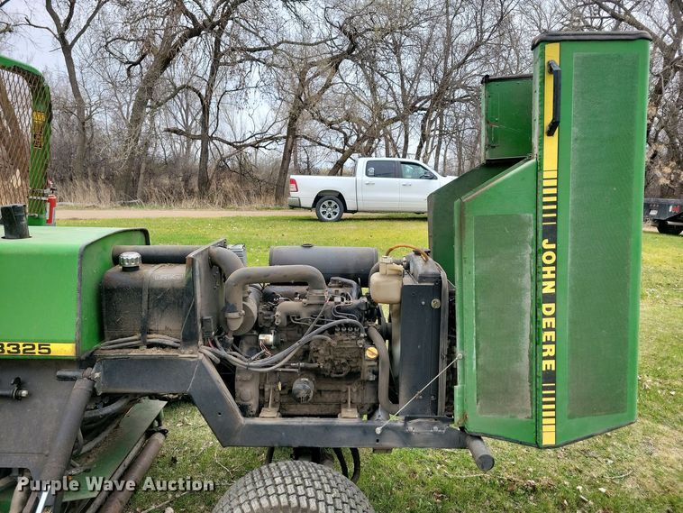 image for item NV9805 John Deere 3325 reel mower