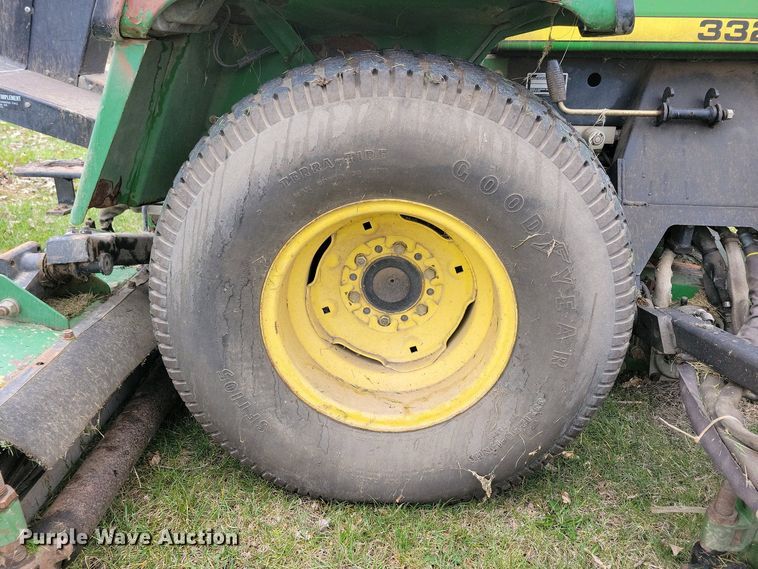 image for item NV9805 John Deere 3325 reel mower