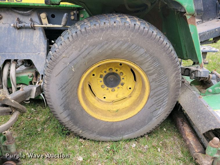 image for item NV9805 John Deere 3325 reel mower