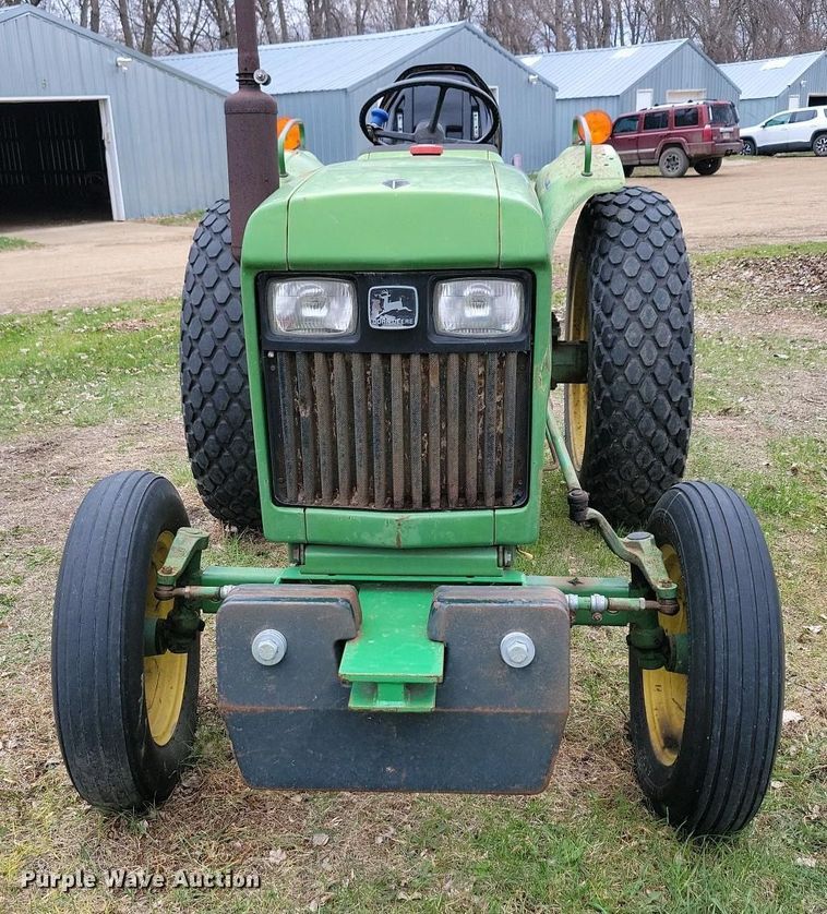 image for item NV9806 John Deere 950 tractor