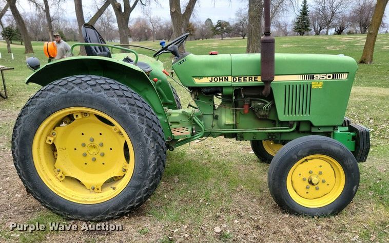 image for item NV9806 John Deere 950 tractor