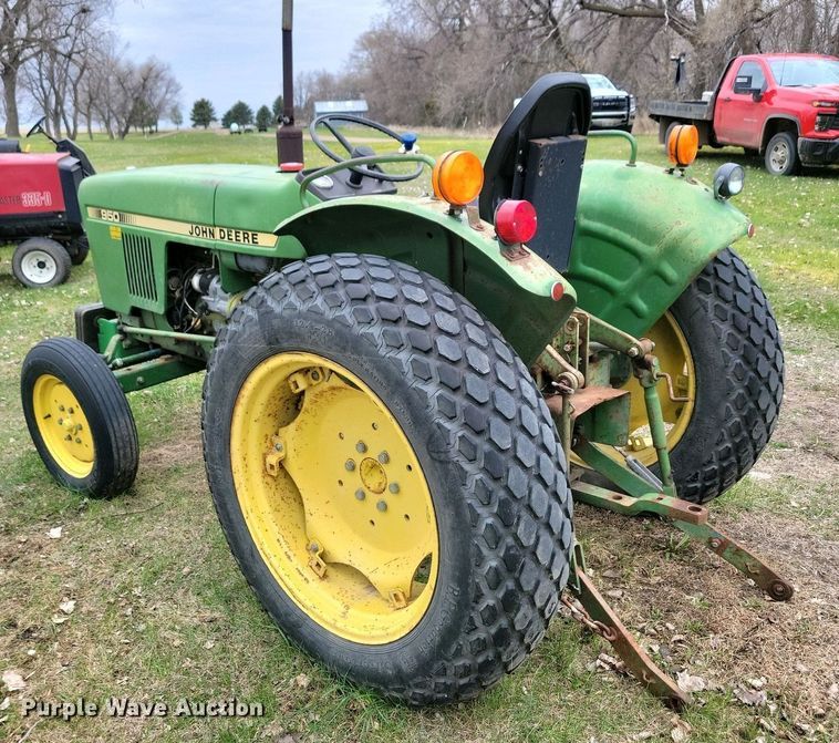image for item NV9806 John Deere 950 tractor